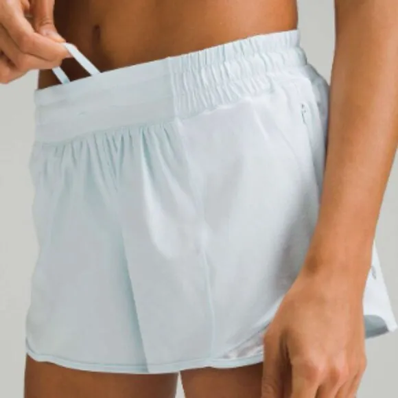 (6259) LULULEMON Hotty Hot Short (4&quot; ) White in Sz 8 *Loved *Powder Blue