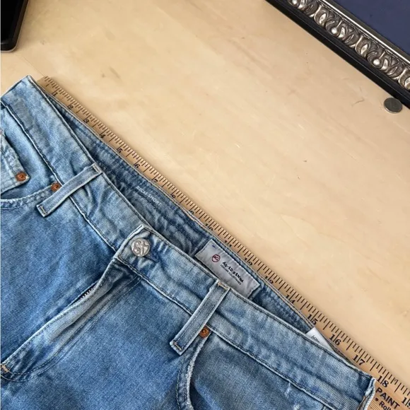 AG BECKE SHORTS - RELAXED SLIM SHORTS - MEDIUM WASH