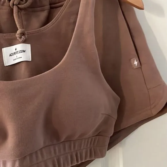 Azurfit.com shorts and crop top tan