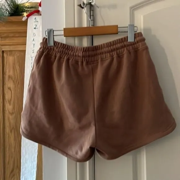 Azurfit.com shorts and crop top tan