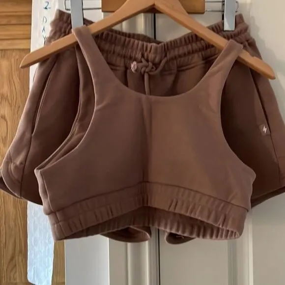Azurfit.com shorts and crop top tan