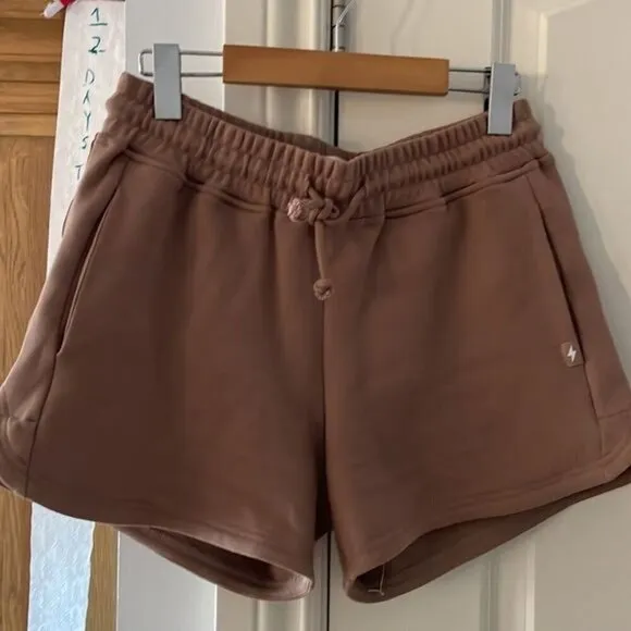 Azurfit.com shorts and crop top tan