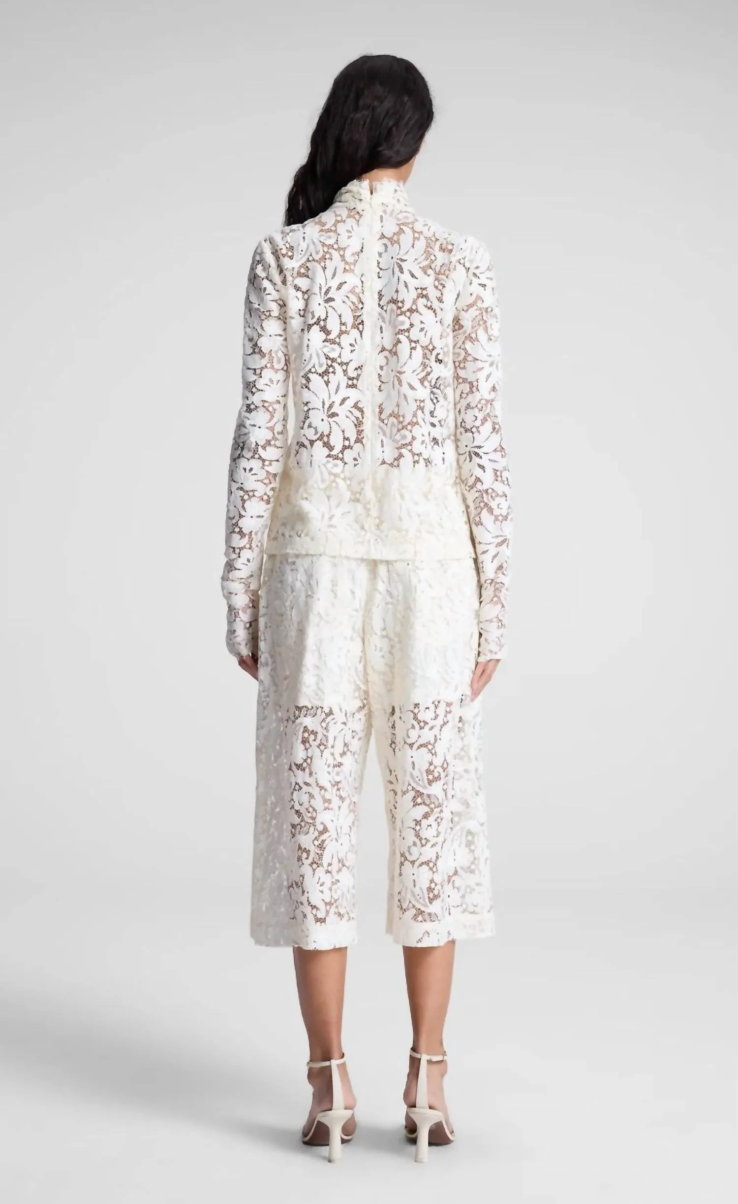 Bodie Short In Cream