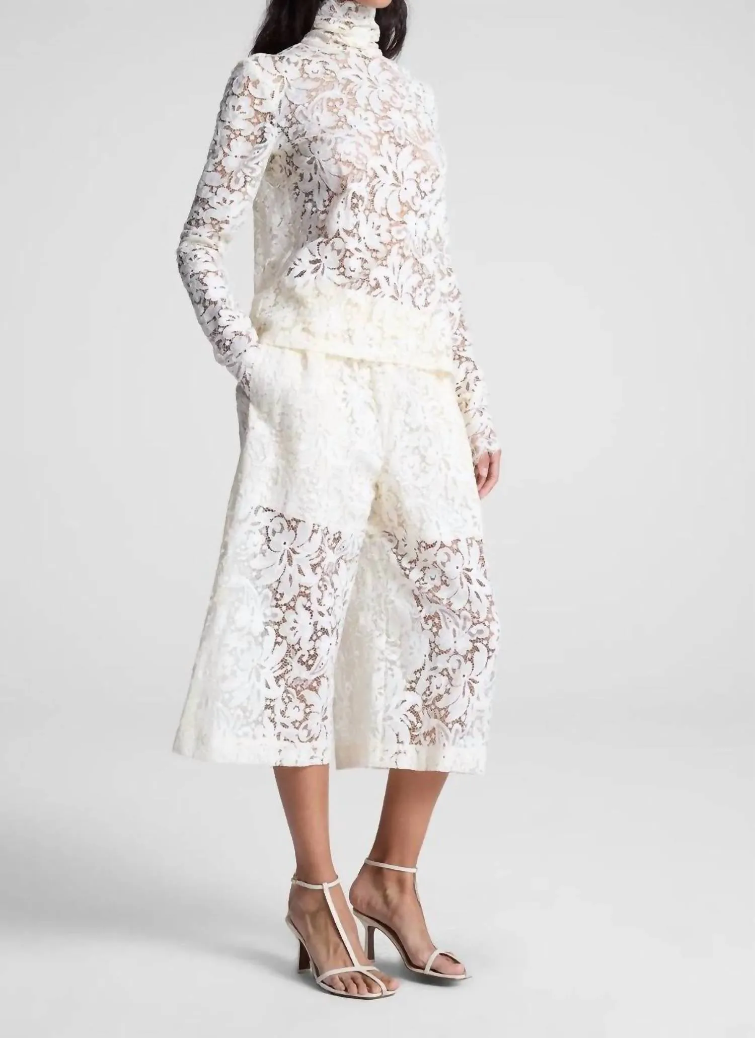 Bodie Short In Cream