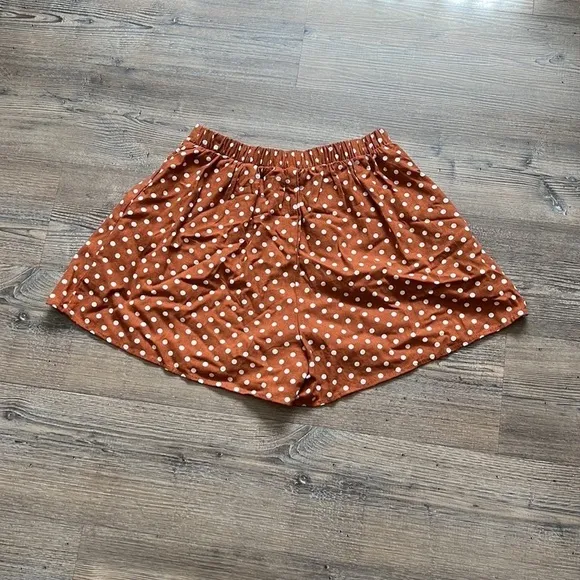 By Together Polka Dot High-Rise High Waist Pleated Shorts in Camel NWT size M