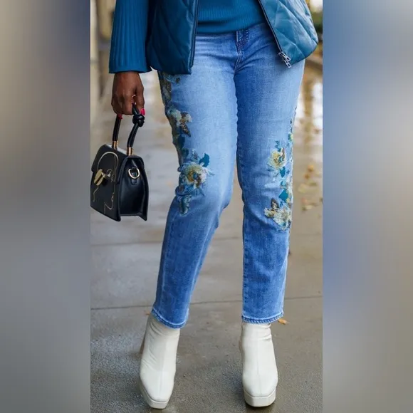 Chico's So Slimming Floral Embroidered Blue Ankle Jeans- Brand New Size 8R