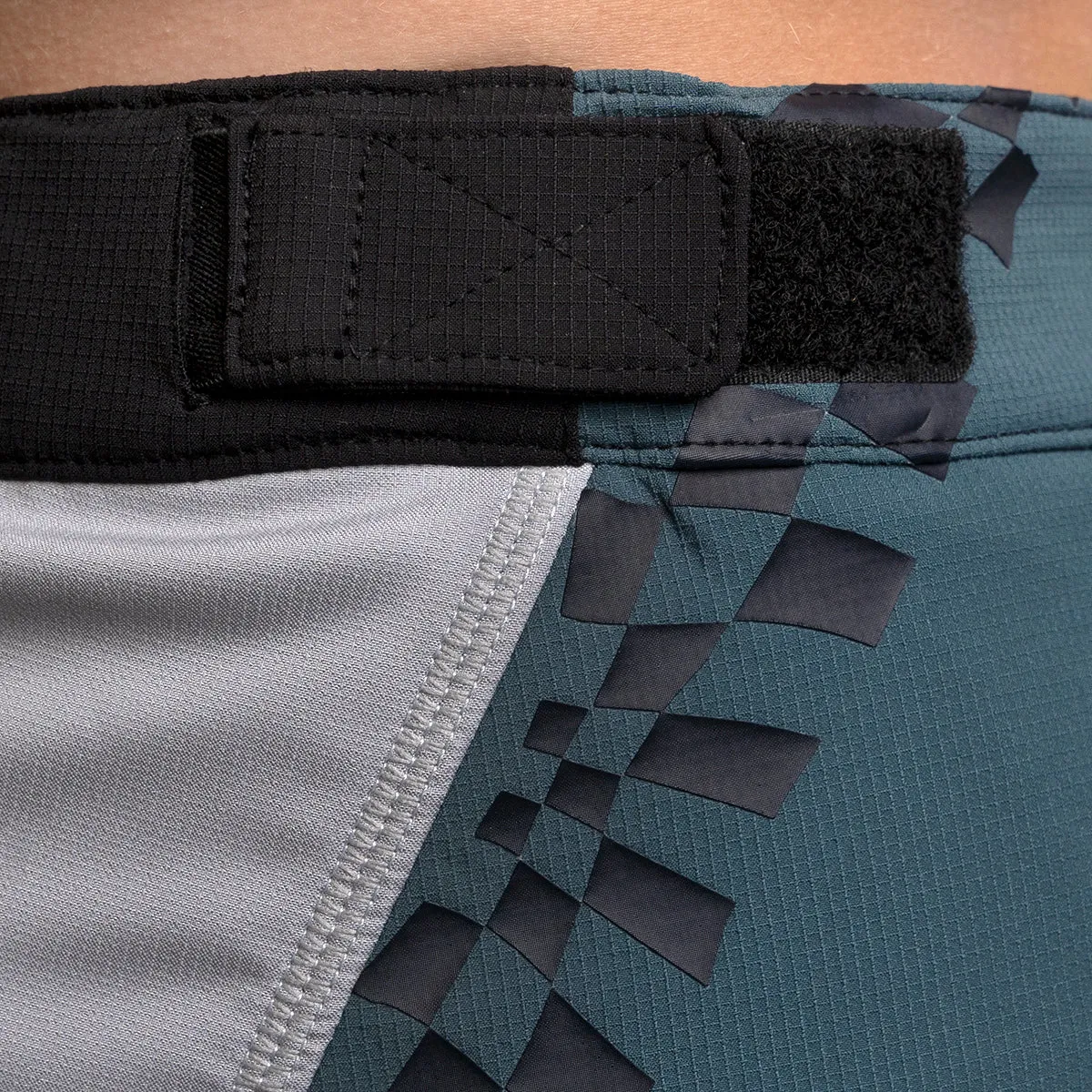 Crossline 2.0 Velocity Youth Short - Silver/Black