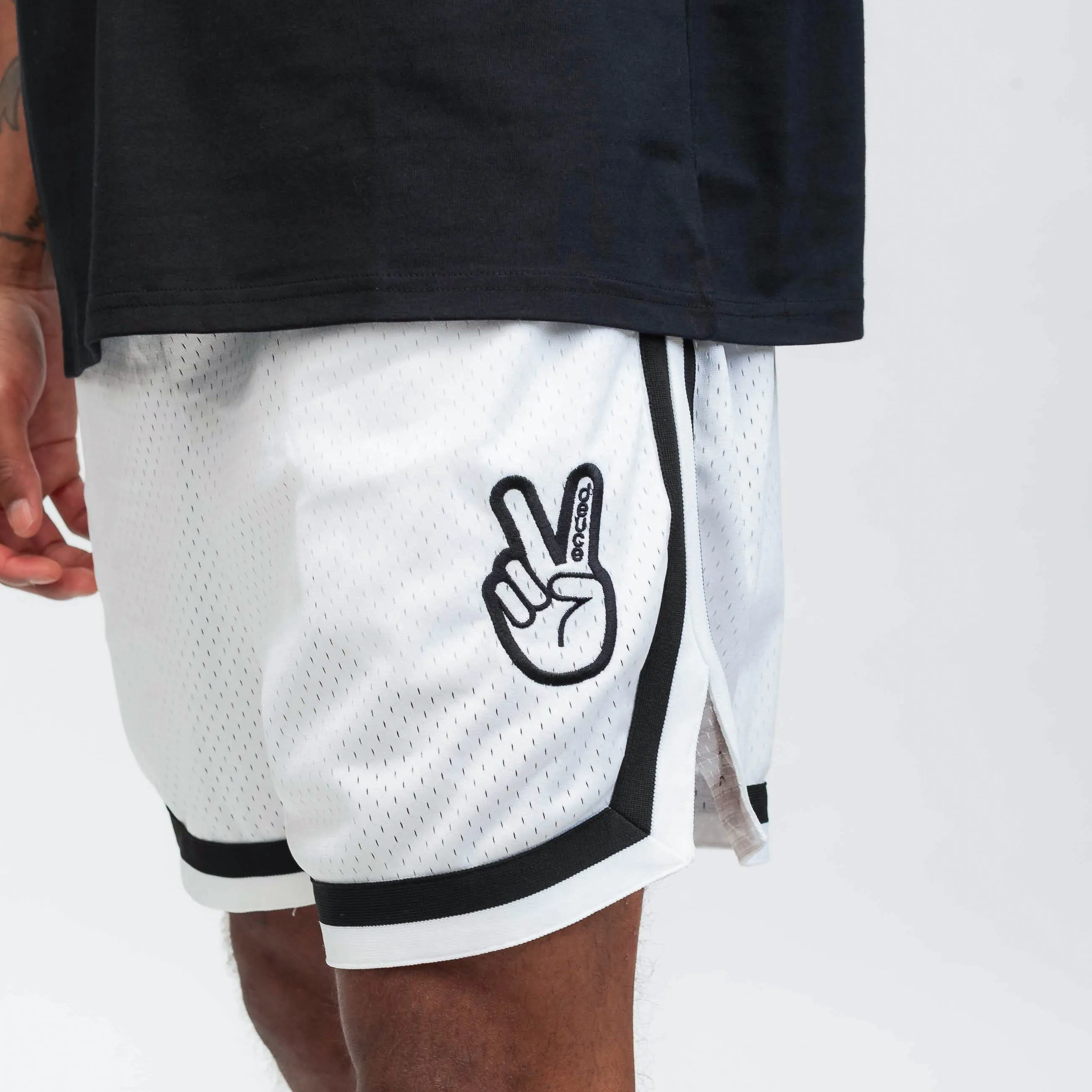 DEUCE VIBE SHORTS 2.0 | White