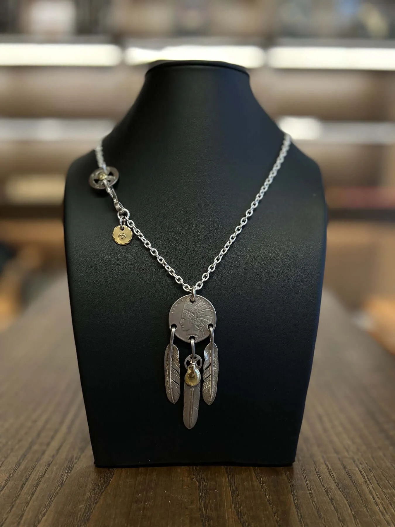 Goros Three Hanging Feather Setup