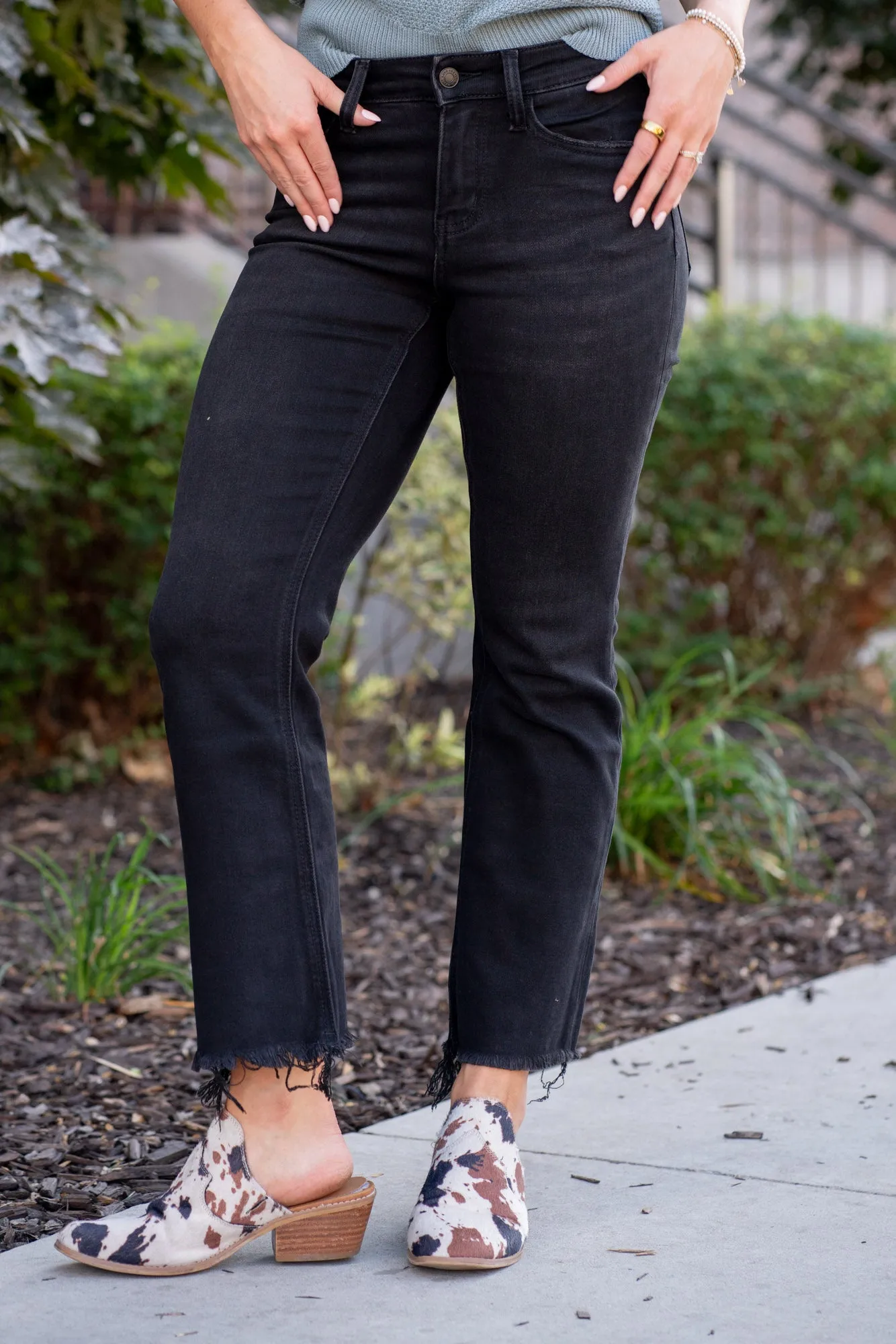 Grandeur Mid Rise Raw Hem Cropped Flare