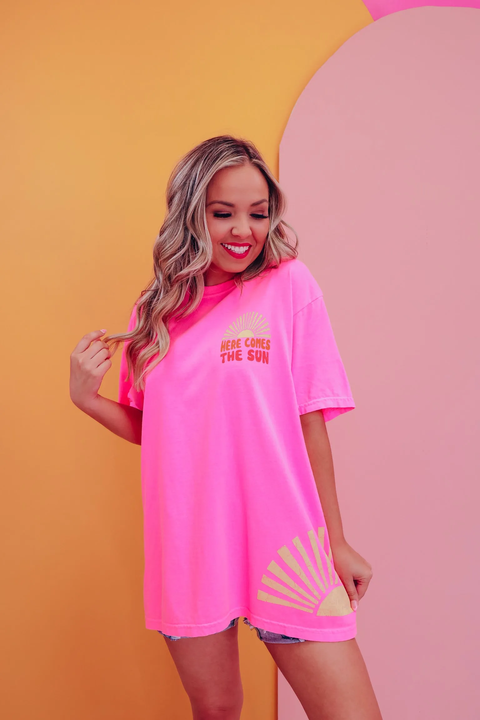 Here Comes The Sun Oversized Graphic Tee - Neon Pink