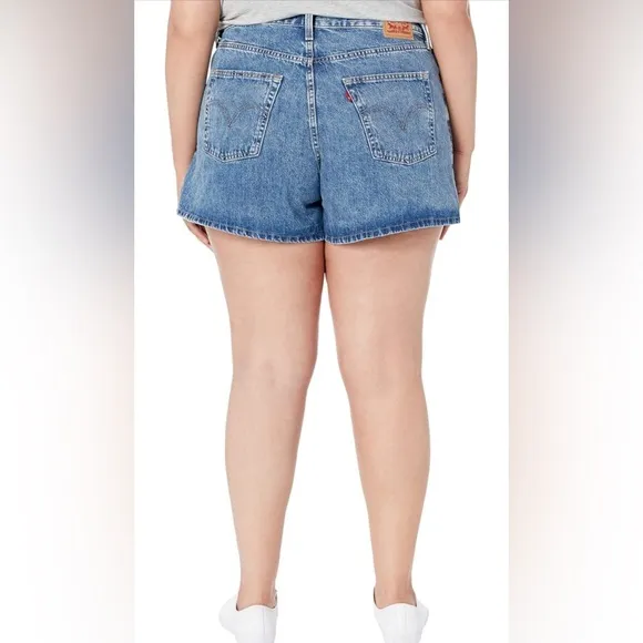 Levi High Waisted Mom Shorts Size 34