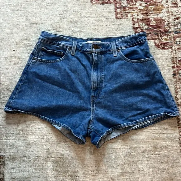 Levi High Waisted Mom Shorts Size 34