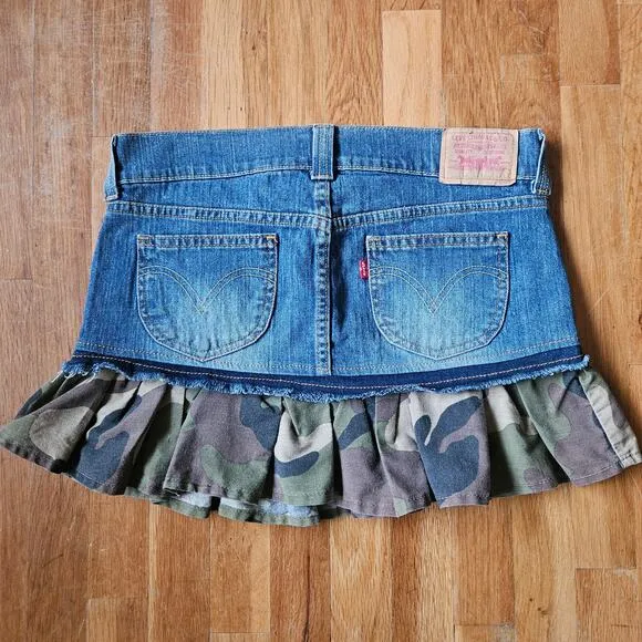 Levi’s Denim Mini Skirt Juniors 7 Camo Ruffle Y2K Low Rise Made in Mexico 2000s