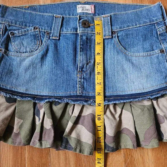 Levi’s Denim Mini Skirt Juniors 7 Camo Ruffle Y2K Low Rise Made in Mexico 2000s