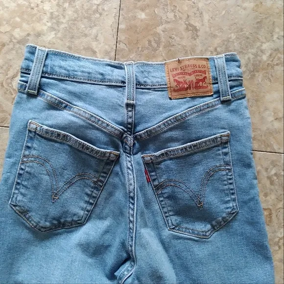 Levi's Ribcage Straight Ankle jeans, size 24
