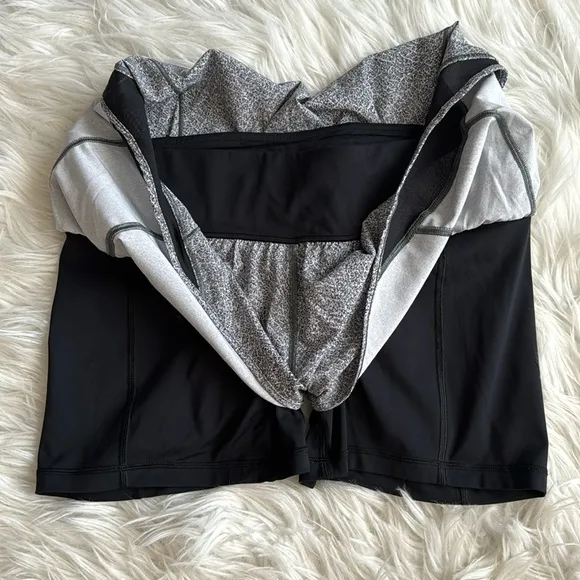 Lululemon Hotty Hot Short (Naked 4&quot;) Size 10