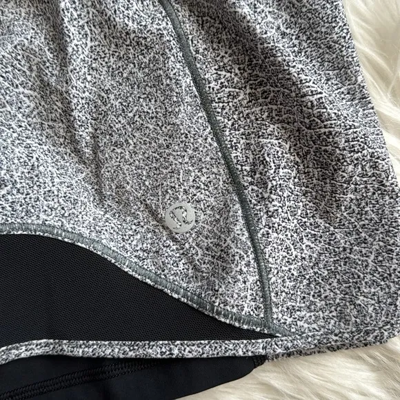 Lululemon Hotty Hot Short (Naked 4&quot;) Size 10
