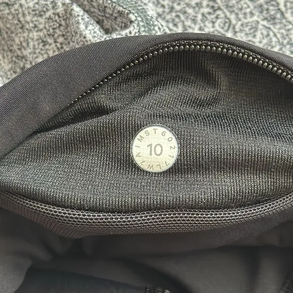 Lululemon Hotty Hot Short (Naked 4&quot;) Size 10