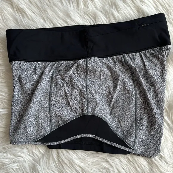 Lululemon Hotty Hot Short (Naked 4&quot;) Size 10