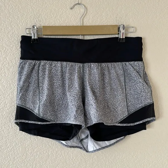 Lululemon Hotty Hot Short (Naked 4&quot;) Size 10