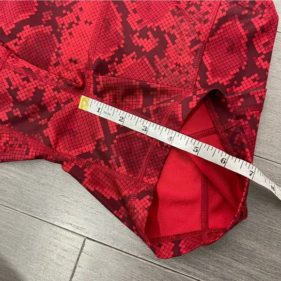 Lululemon What The Sport Short Mini Ziggy Snake Red Tide Cranberry 4 Run Gym