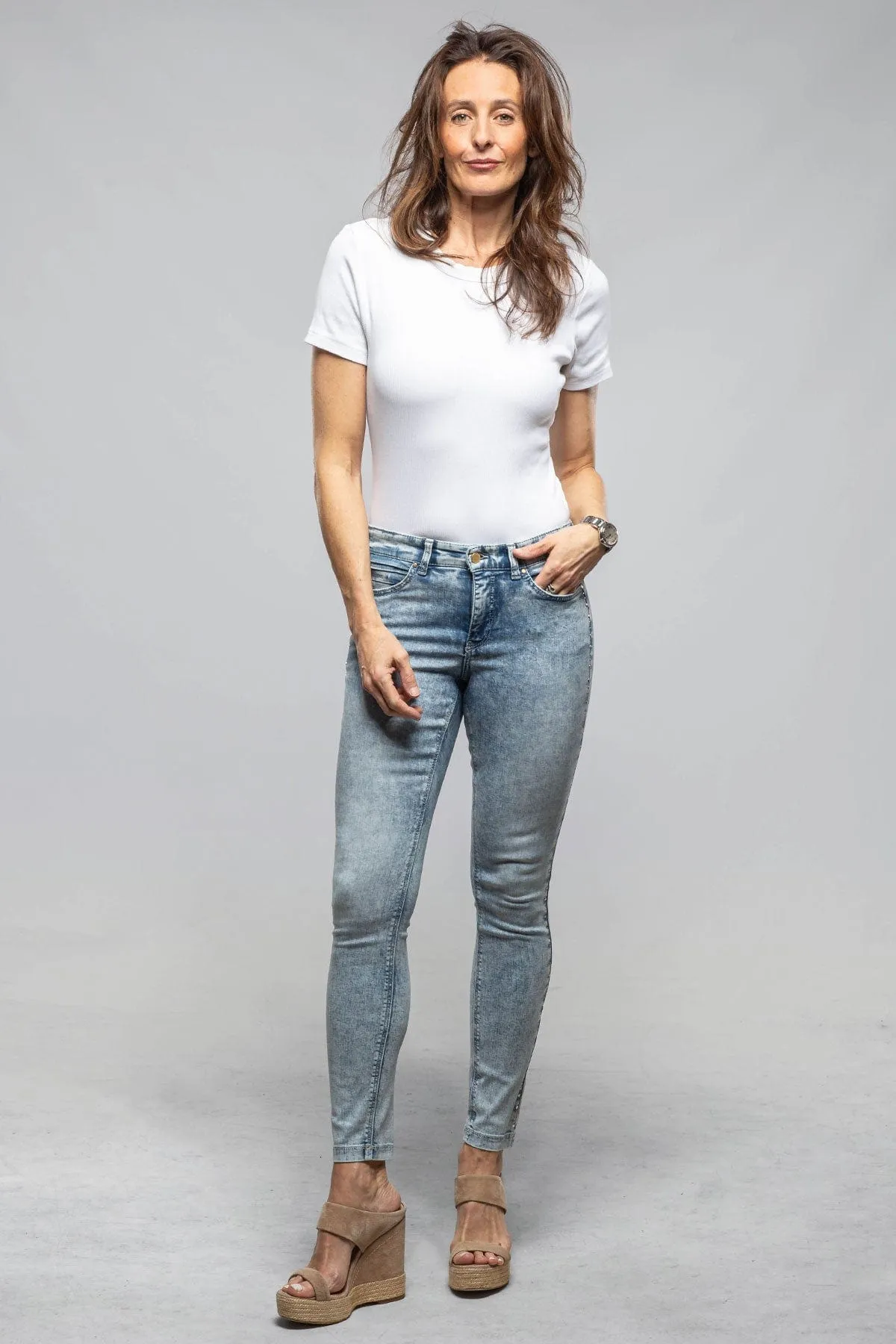 MAC Dream Skinny Pearl in Light Blue Edgy Wash
