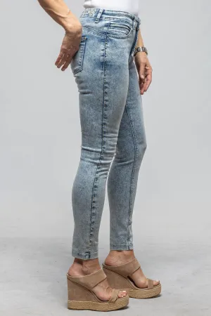MAC Dream Skinny Pearl in Light Blue Edgy Wash