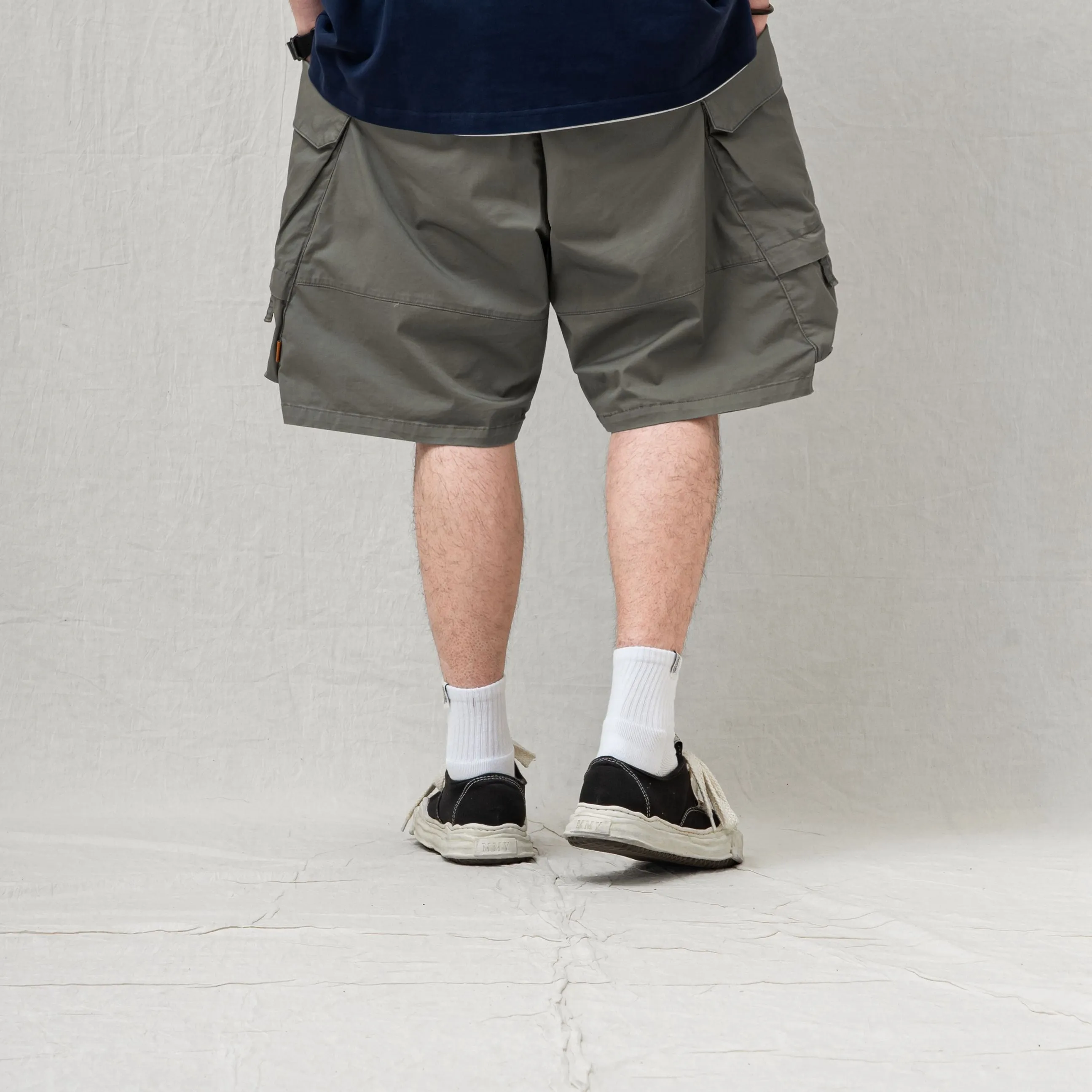 MULTI-POCKET WASHED CARGO SHORTS