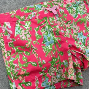 NEW Lilly Pulitzer 4 100% Cotton Pink Floral Women's Shorts