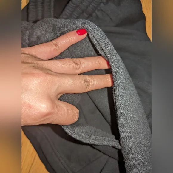 NWT SKIMS BOYFRIEND FLEECE SHORT IN ONYX