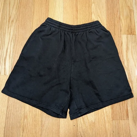 NWT SKIMS BOYFRIEND FLEECE SHORT IN ONYX