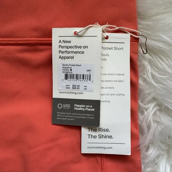 NWT Vuori Studio Pocket Short in Grapefruit Size Large