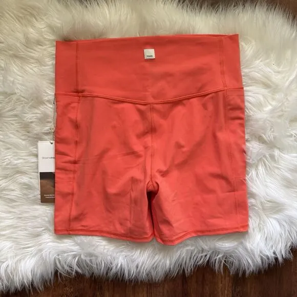 NWT Vuori Studio Pocket Short in Grapefruit Size Large