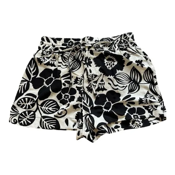 NWT Zara Women's White and Black Shorts