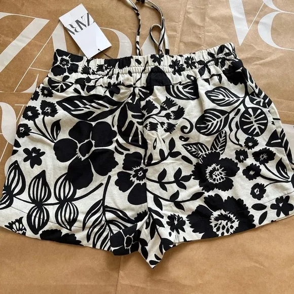 NWT Zara Women's White and Black Shorts