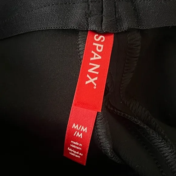 Spanx the perfect A Line shorts black medium NWT