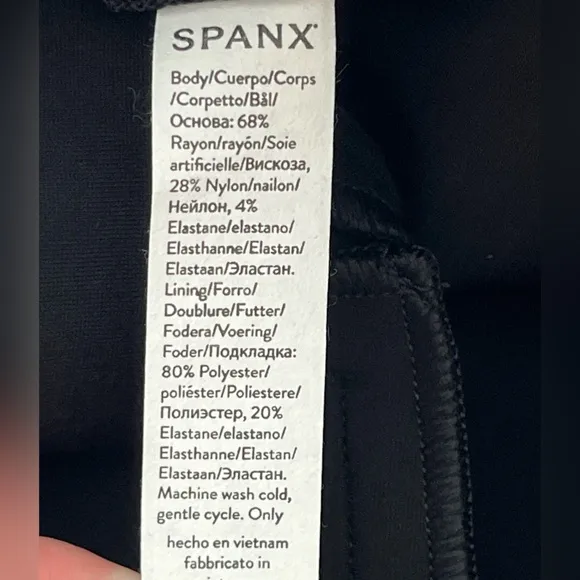 Spanx the perfect A Line shorts black medium NWT