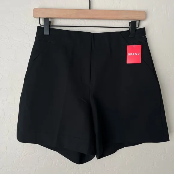 Spanx the perfect A Line shorts black medium NWT