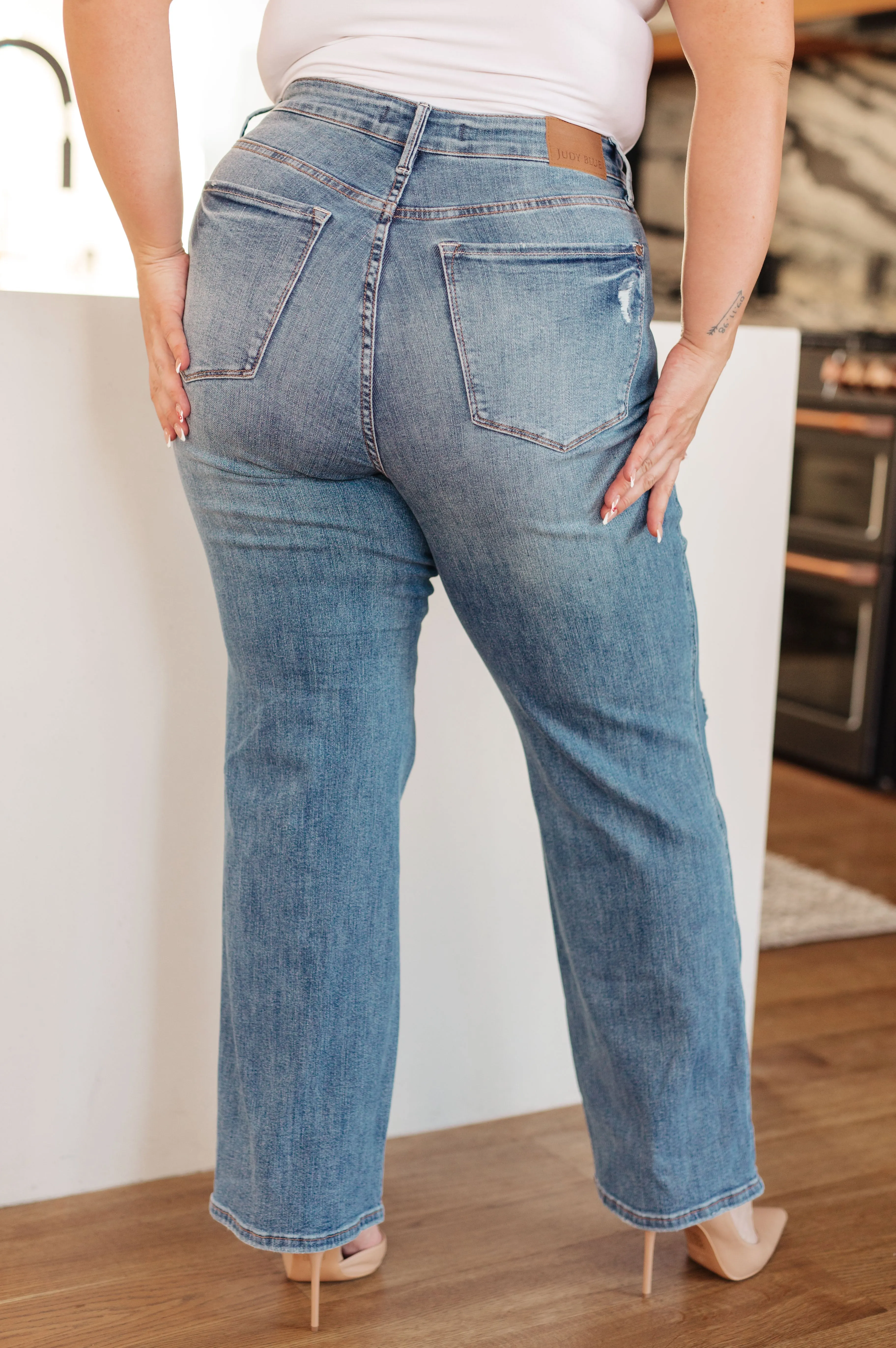 sz 7 The Simmons- Tummy Control Judy Blue Straight Leg Jeans