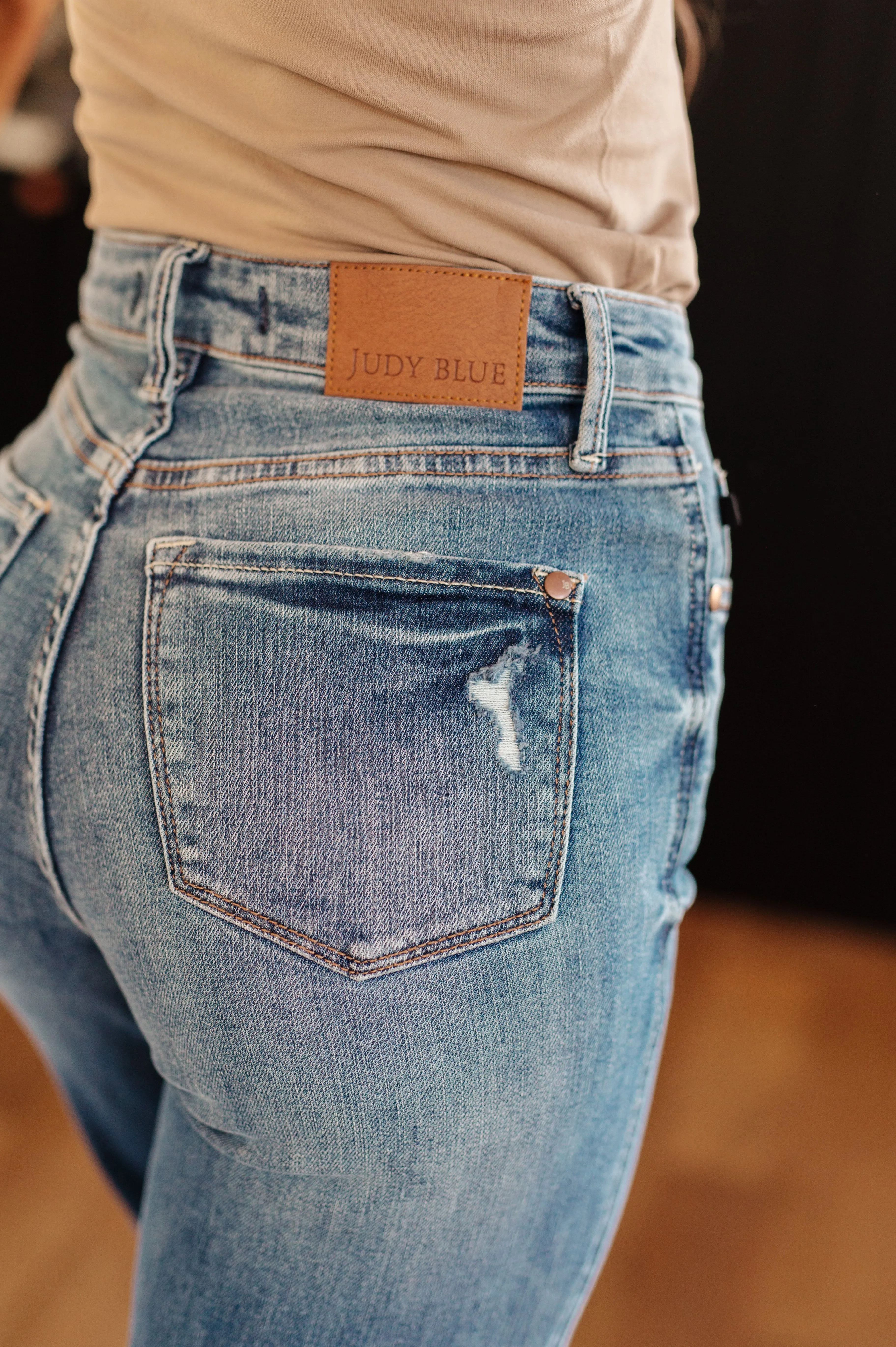sz 7 The Simmons- Tummy Control Judy Blue Straight Leg Jeans
