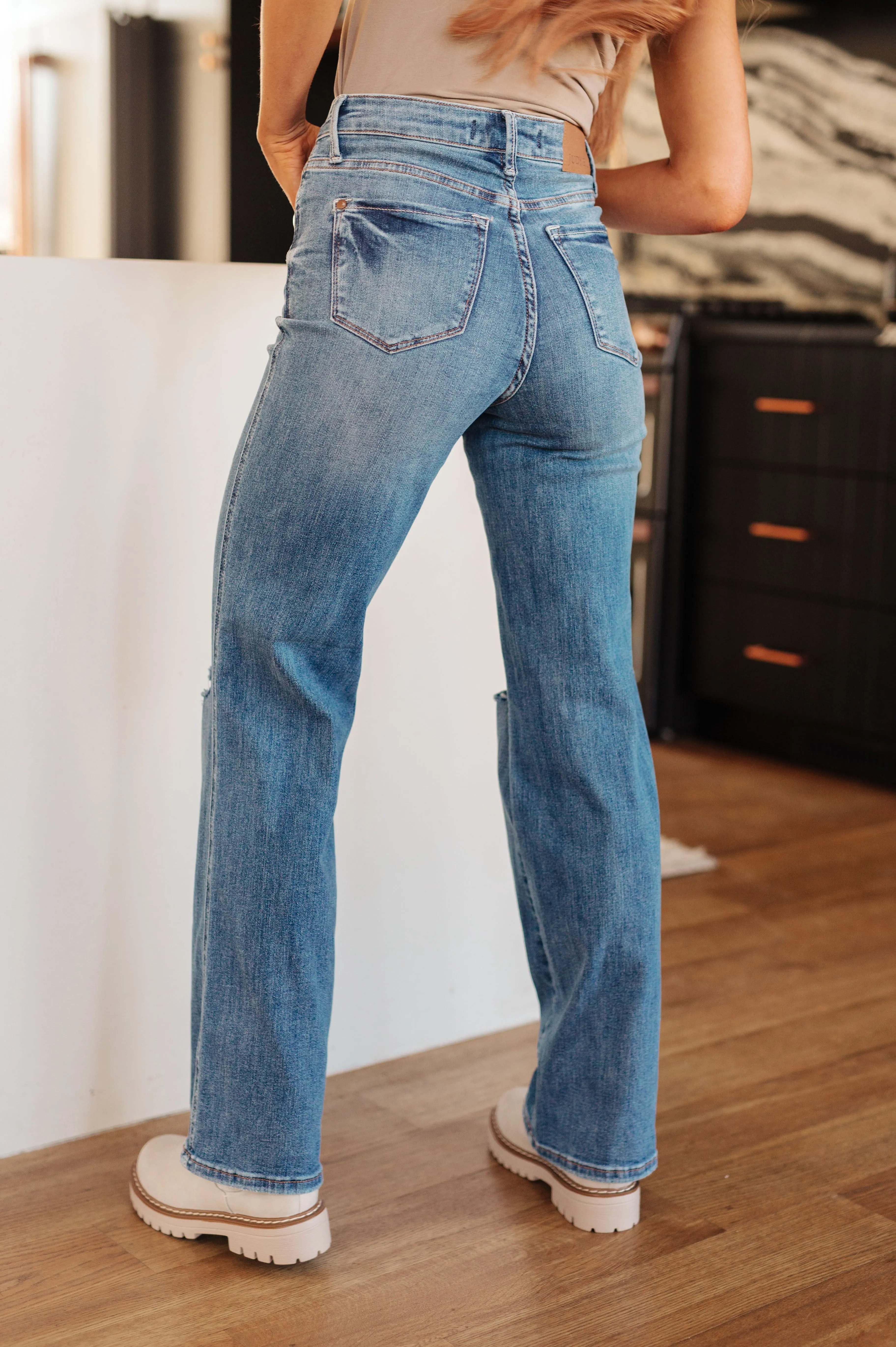sz 7 The Simmons- Tummy Control Judy Blue Straight Leg Jeans