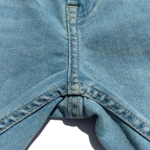 Tommy Bahama Slim Boyfriend Mid Rise Distressed Light Wash Jeans Blue Size 26