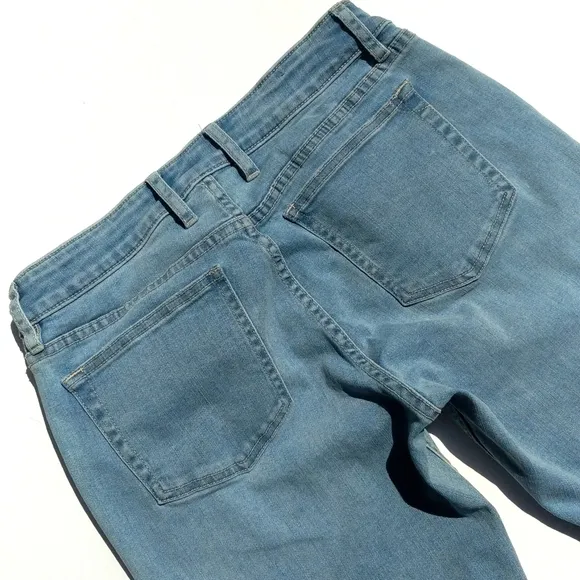 Tommy Bahama Slim Boyfriend Mid Rise Distressed Light Wash Jeans Blue Size 26