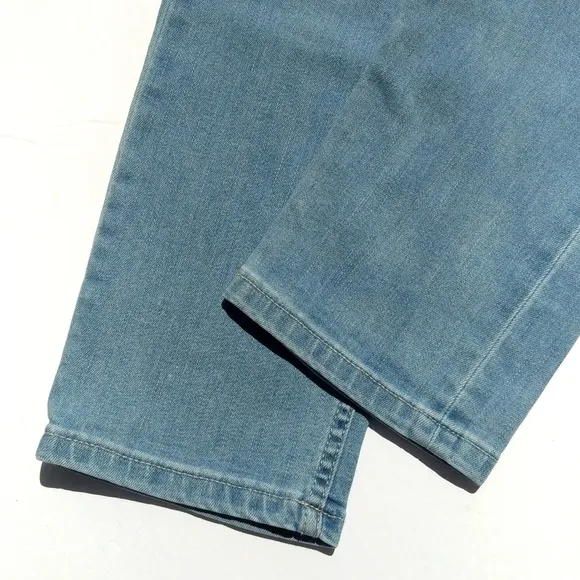 Tommy Bahama Slim Boyfriend Mid Rise Distressed Light Wash Jeans Blue Size 26