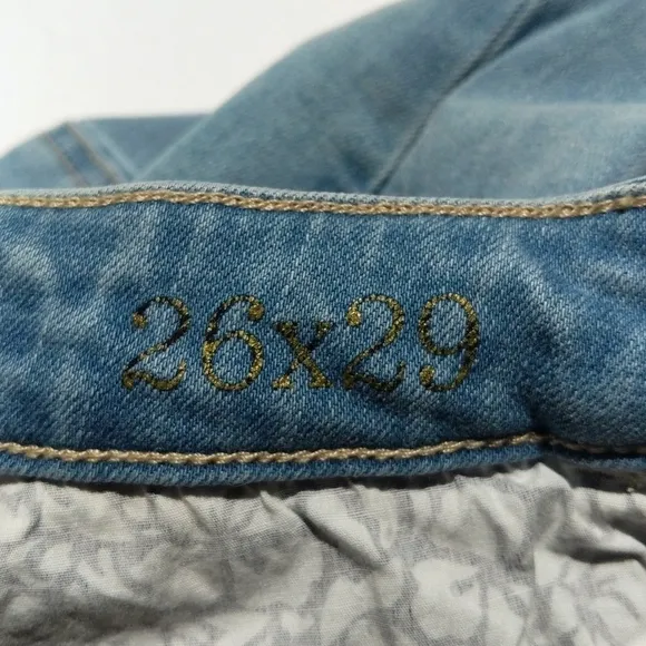 Tommy Bahama Slim Boyfriend Mid Rise Distressed Light Wash Jeans Blue Size 26
