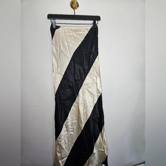 TOPSHOP Large Stripe Satin Floor Length Maxi Skirt Size 4