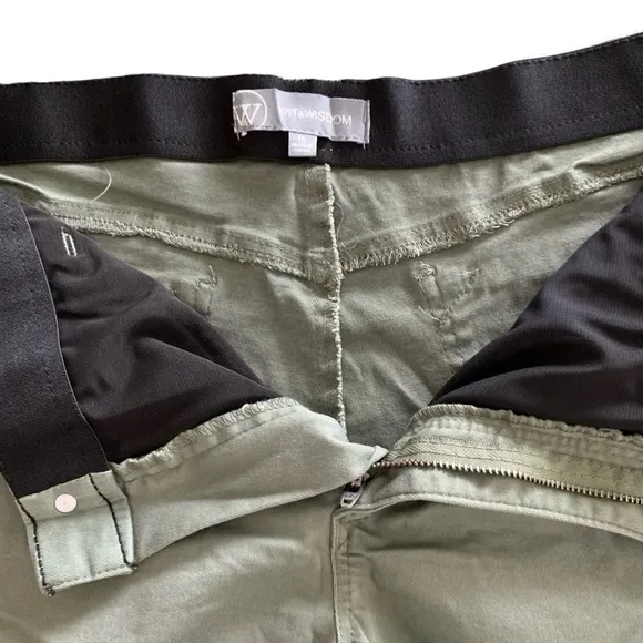 Wit &amp; Wisdom 'Ab'Solution Stretch Cotton Shorts in Lipd-Lili Pad Green Size 16