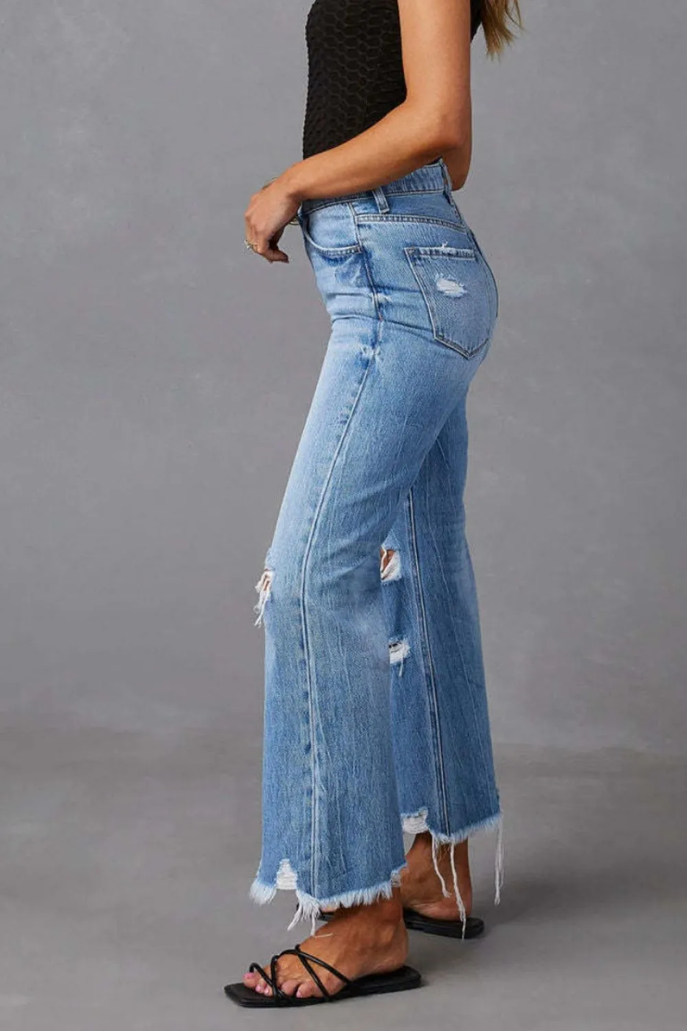 Women’s Distressed Raw Hem Jeans with Pockets